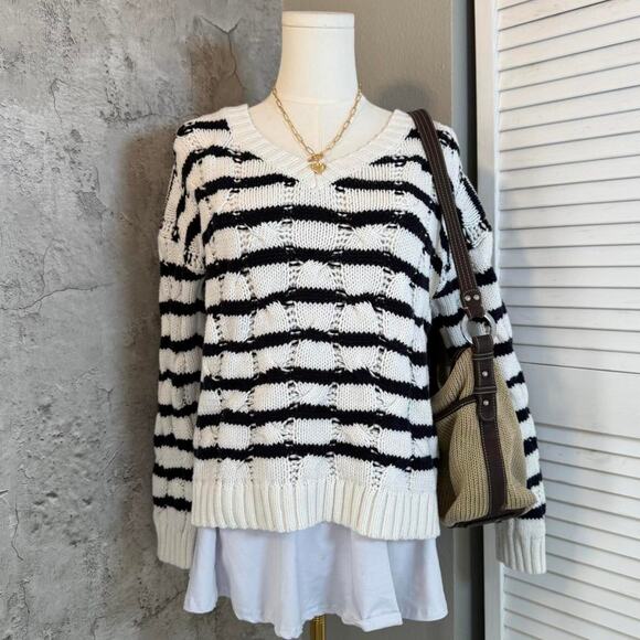 Aeropostale Black & White Striped Sweater - Picture 2 of 8